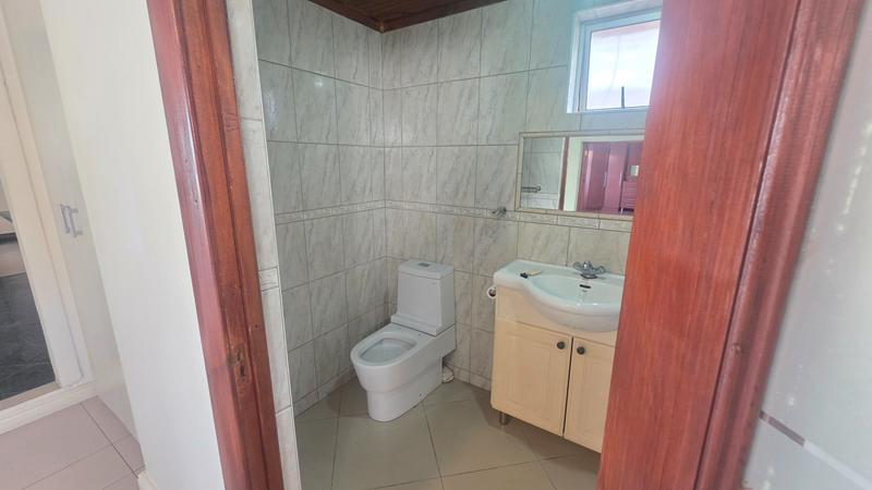 5 Bedroom Property for Sale in Kensington Western Cape